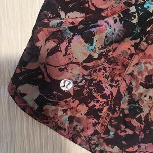 Lululemon “Track That” low rise lined short 3”